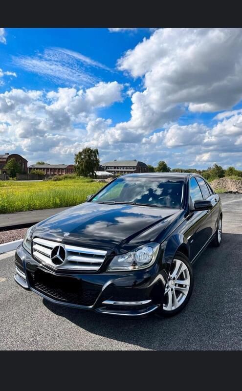 Schwarz Gebraucht 2011 Mercedes C180 Avantgarde Limousine | 15.500 € - Bild 1/4