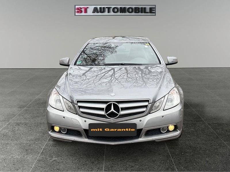 Gebraucht Mercedes E220 170 PS (125 kW) 2011 Silber Coupé