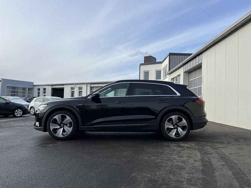Gebraucht Audi e-tron Ambiente 230 kW (313 PS) 2022 Brillantschwarz SUV