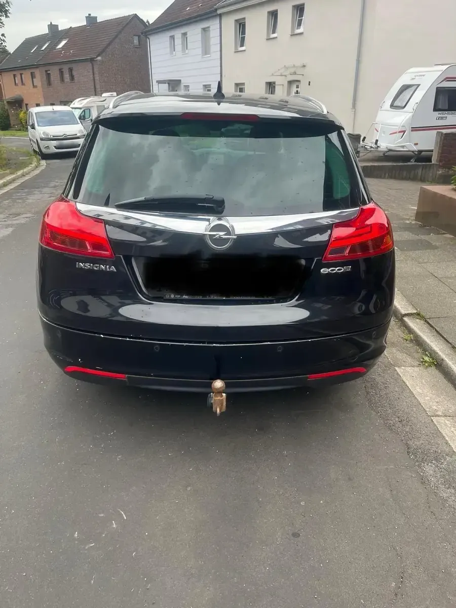 Gebraucht Opel Insignia 160 PS (117 kW) 2012 Schwarz Kombi