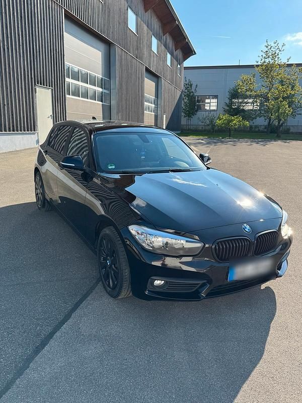 Schwarz Gebraucht 2015 BMW 118 Kleinwagen | 8.900 € - Bild 1/4