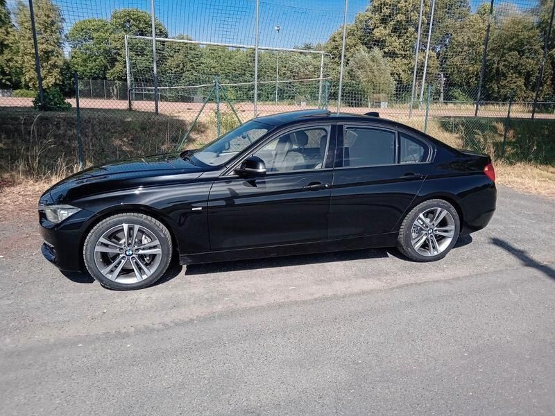 Schwarz Gebraucht 2012 BMW 335 Limousine | 19.500 € - Bild 1/4