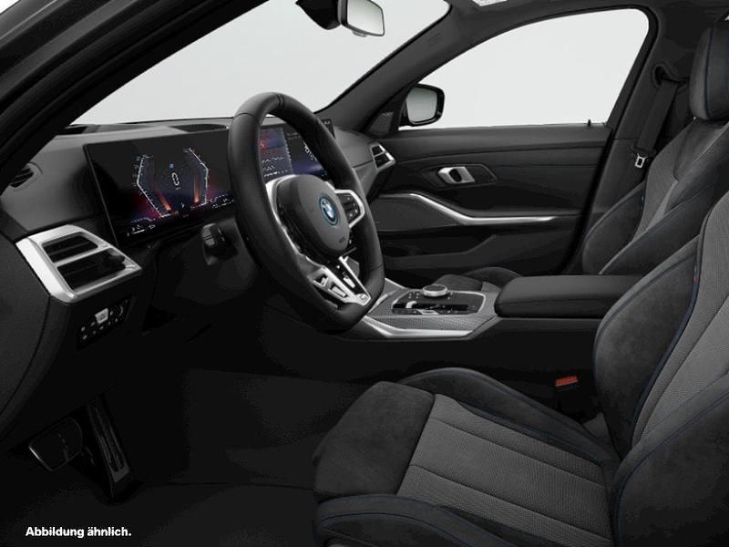 Schwarz Gebraucht 2024 BMW 330e Kombi | 54.315 € - Bild 1/1