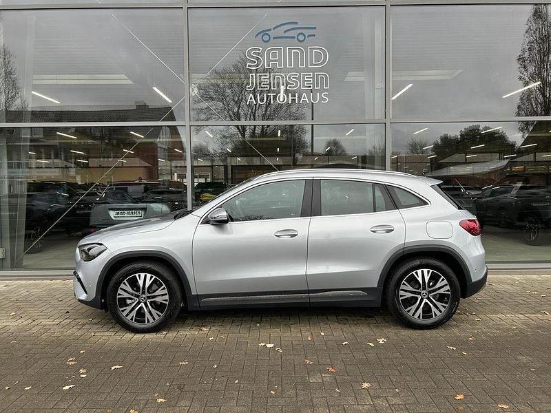 Gebraucht Mercedes GLA200 Advanced 163 PS (119 kW) 2025 Silber SUV