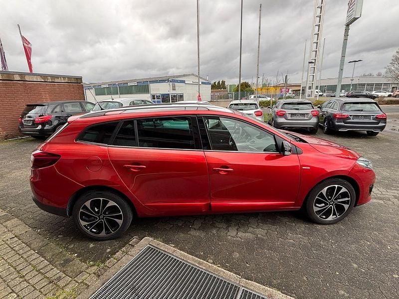 Gebraucht Renault Mégane III 132 PS (97 kW) 2016 Rot Limousine