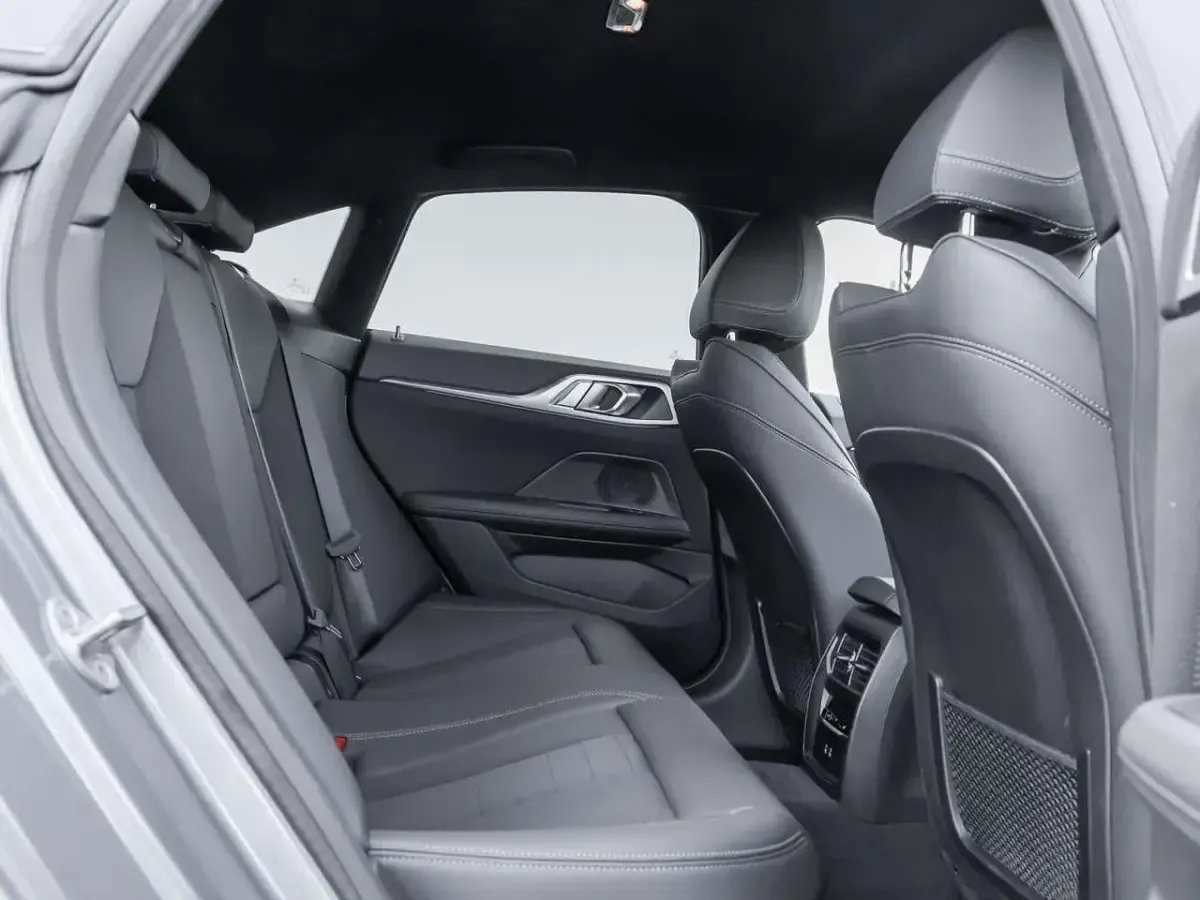 Gebraucht BMW i4 Sport Line 210 kW (286 PS) 2024 Skyscraper grau Limousine