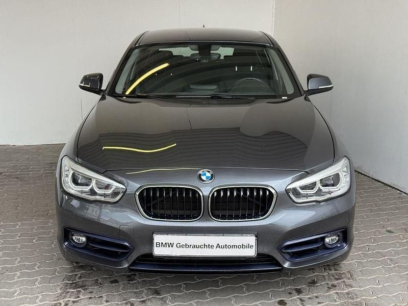 Grau Gebraucht 2018 BMW 120 Sport Line Kleinwagen | 21.198 € (Fairer Preis) - Bild 1/4
