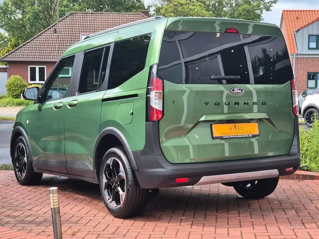 Neu Ford Tourneo Courier Active 125 PS (91 kW) 2026 Bursting green Van / Kleinbus