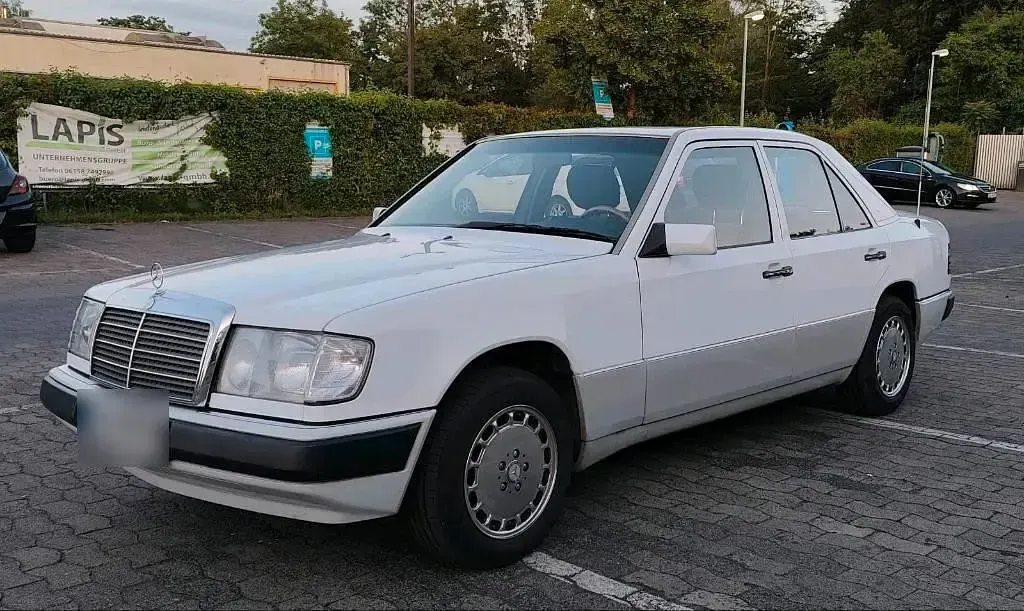 Gebraucht Mercedes 200 75 PS (55 kW) 1991 Weiß Limousine