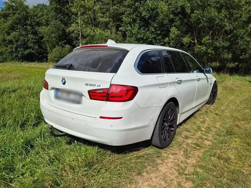 Gebraucht BMW 530 258 PS (189 kW) 2011 Weiß Kombi