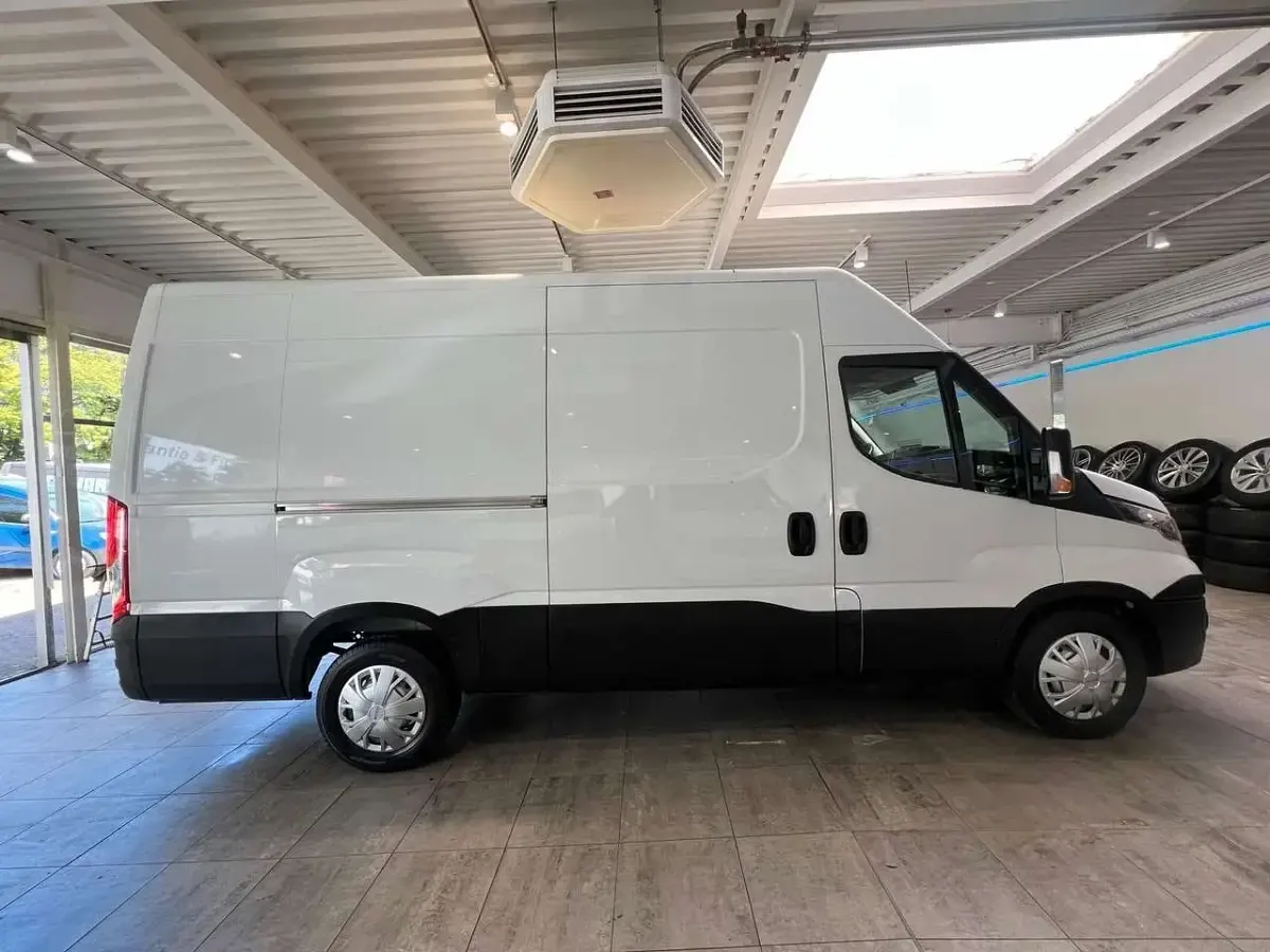 Gebraucht Iveco Daily 156 PS (114 kW) 2019 Weiß Van / Kleinbus