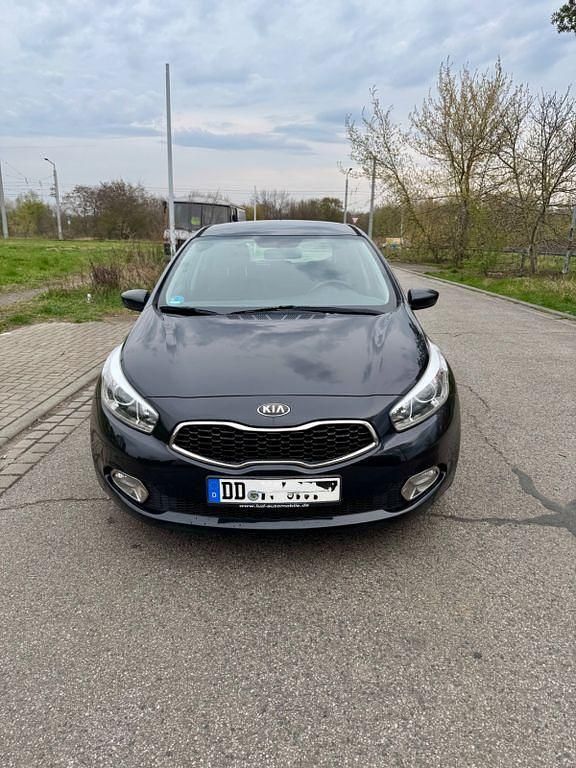 Gebraucht Kia Ceed 99 PS (72 kW) 2013 Schwarz Kleinwagen