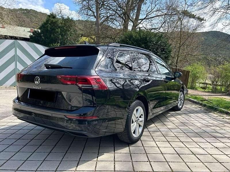 Second-hand VW Golf VIII Life 116 CP (85 kW) 2023 Negru Break