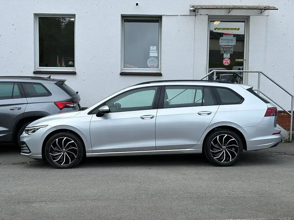 Gebraucht VW Golf VIII Life 150 PS (110 kW) 2023 Silber Kombi