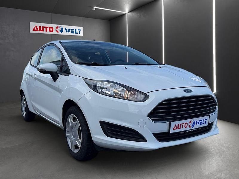 Gebraucht Ford Fiesta Trend 60 PS (44 kW) 2016 Weiß Kleinwagen