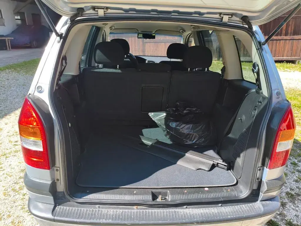 Gebraucht Opel Zafira Elegance 125 PS (91 kW) 2002 Silber Van / Kleinbus