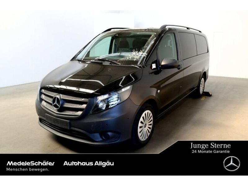 Obsidianschwarz (metallic) Gebraucht 2023 Mercedes Vito Van / Kleinbus | 37.849 € (Teuer) - Bild 1/4