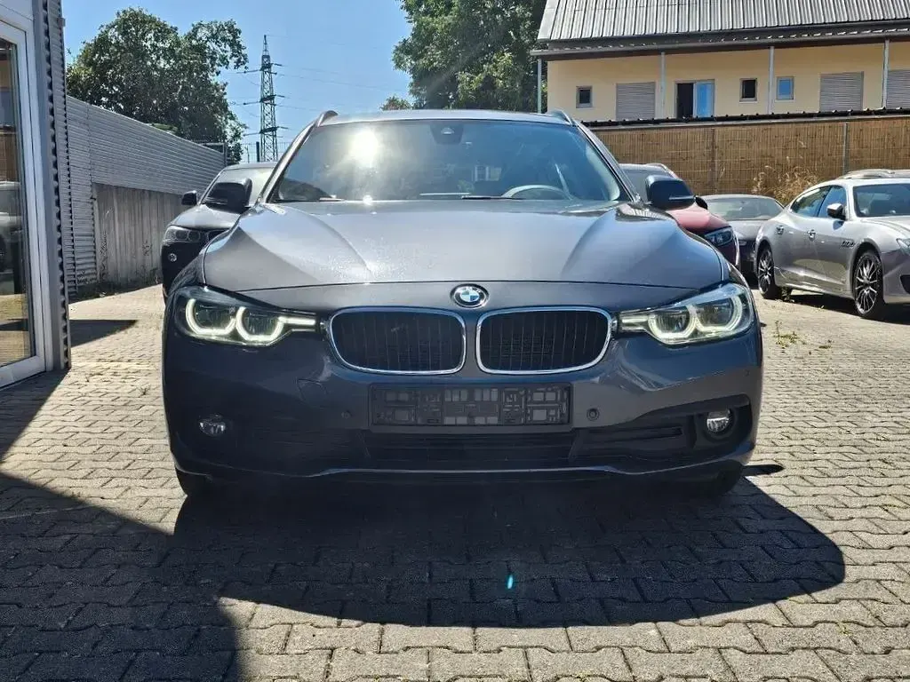 Gebraucht BMW 318 Advantage 150 PS (110 kW) 2019 Grau Kombi