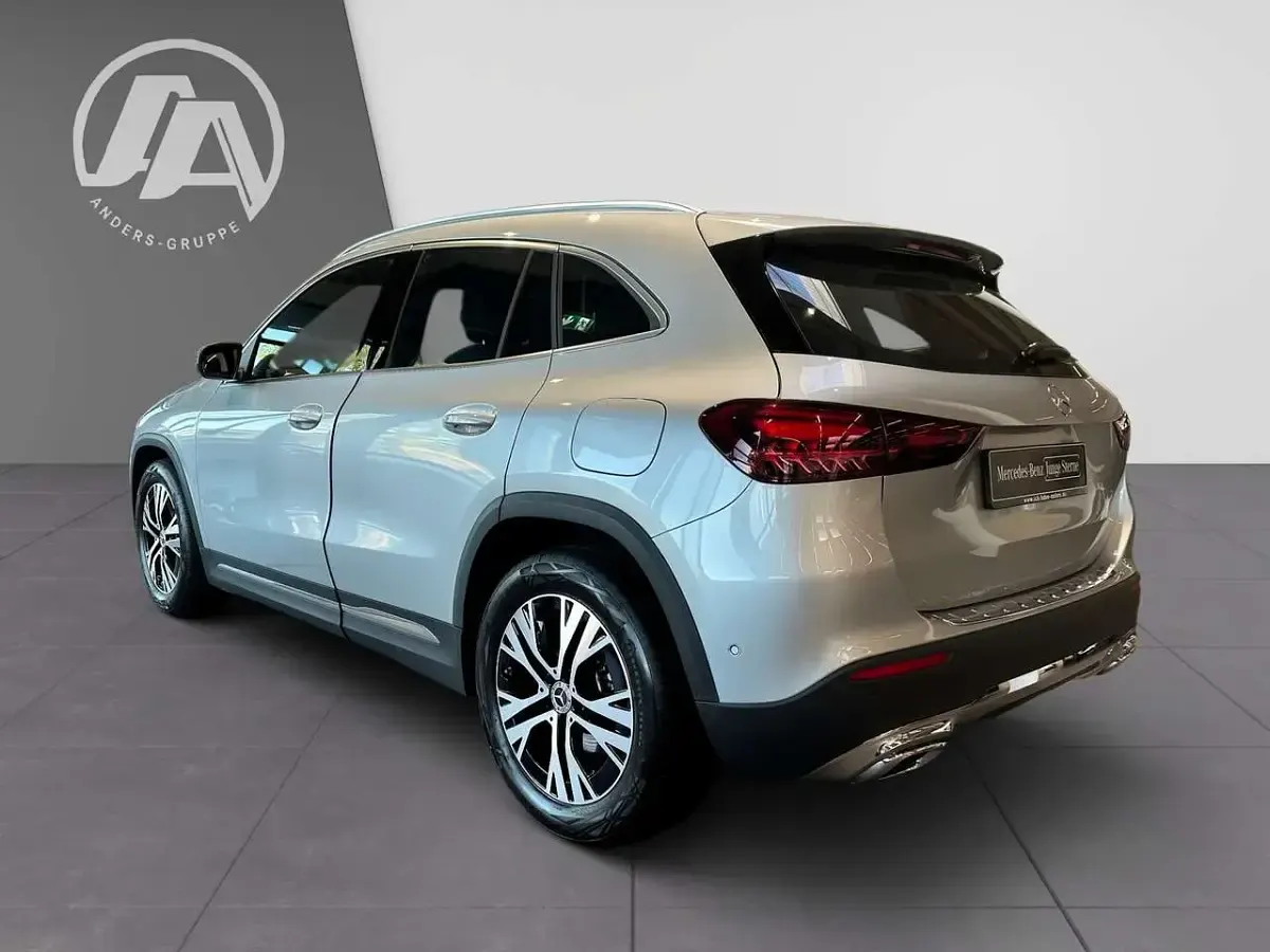 Gebraucht Mercedes GLA180 Progressive 116 PS (85 kW) 2025 Silberlack hightechsilber SUV