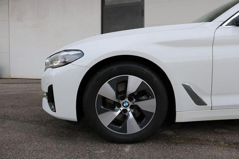 Gebraucht BMW 520 190 PS (139 kW) 2022 Weiß Limousine