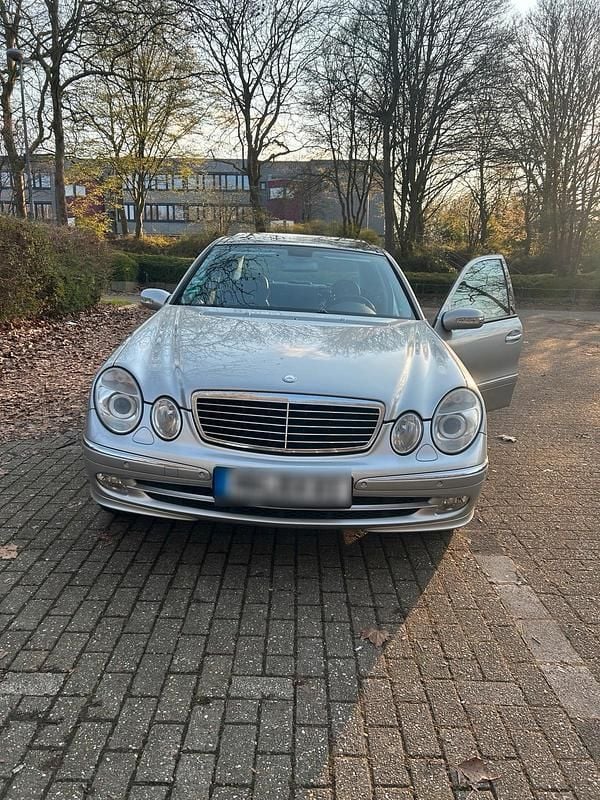 Gebraucht Mercedes E240 177 PS (130 kW) 2003 Silber Limousine