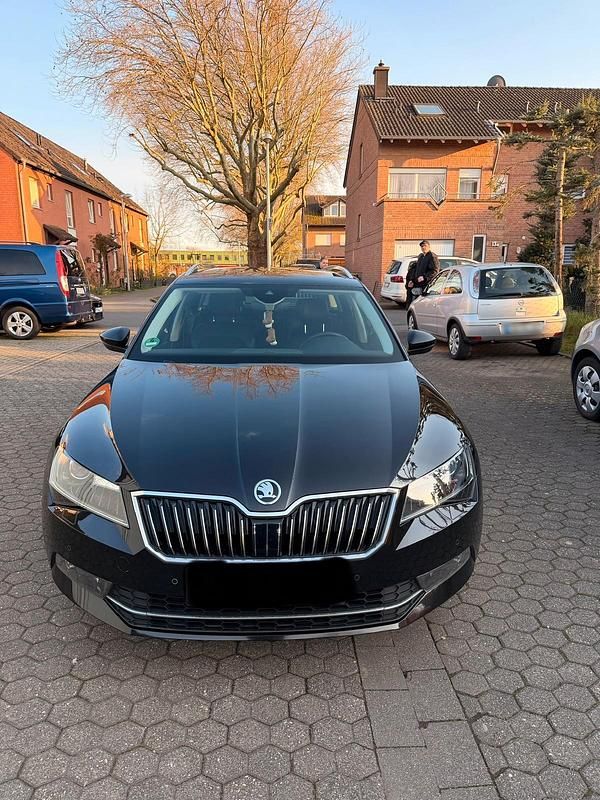 Gebraucht Skoda Superb 190 PS (139 kW) 2016 Schwarz Kombi