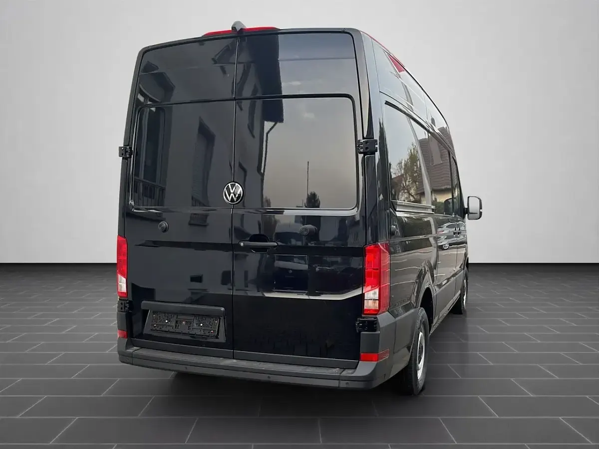 Neu VW Crafter 163 PS (119 kW) 2026 Deep black perleffekt (metallic) Van