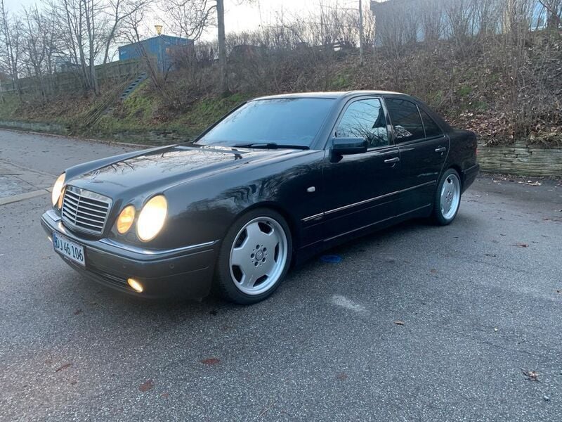 Schwarz Gebraucht 1998 Mercedes E55 AMG AMG Limousine | 7.800 € (Fairer Preis) - Bild 1/4