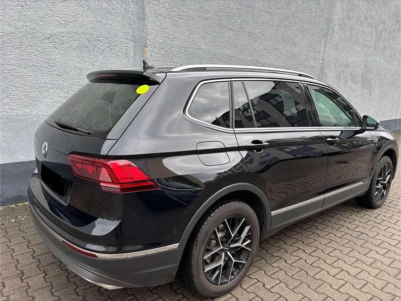 Gebraucht VW Tiguan Allspace Highline 150 PS (110 kW) 2020 Deep black SUV