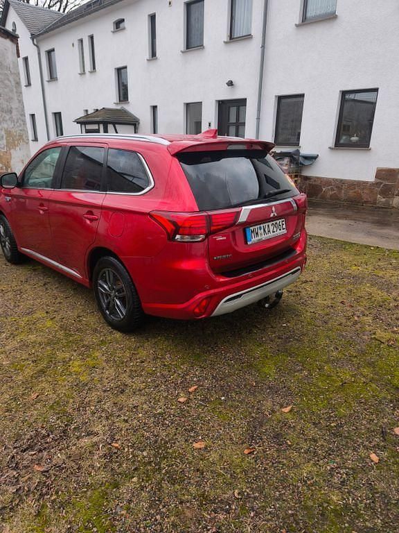 Gebraucht Mitsubishi Outlander P-HEV 224 PS (164 kW) 2019 Rot SUV