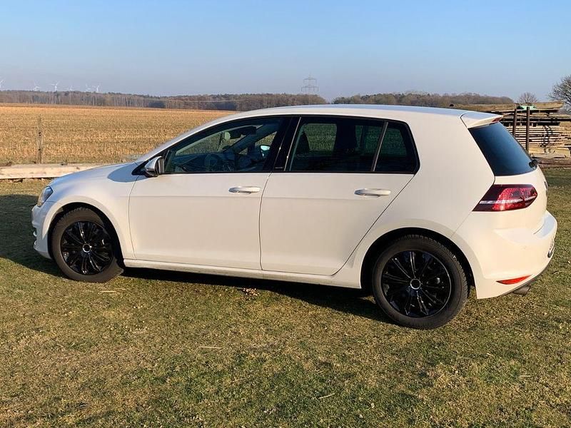 Gebraucht VW Golf VII Allstar 110 PS (80 kW) 2016 Weiß Limousine