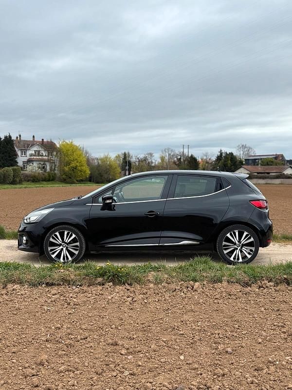 Gebraucht Renault Clio IV Initiale 120 PS (88 kW) 2015 Schwarz Kleinwagen