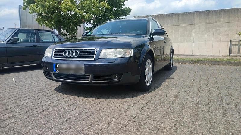 Blau Gebraucht 2002 Audi A4 Kombi | 2.699 € (Guter Preis) - Bild 1/4