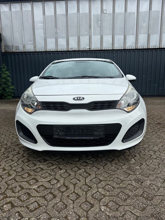 Weiß Gebraucht 2011 Kia Rio Edition 7 Limousine | 4.099 € (Fairer Preis) - Bild 1/4