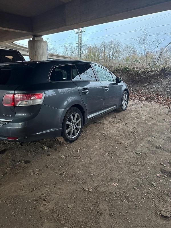 Gebraucht Toyota Avensis T2 177 PS (130 kW) 2009 Braun Kombi