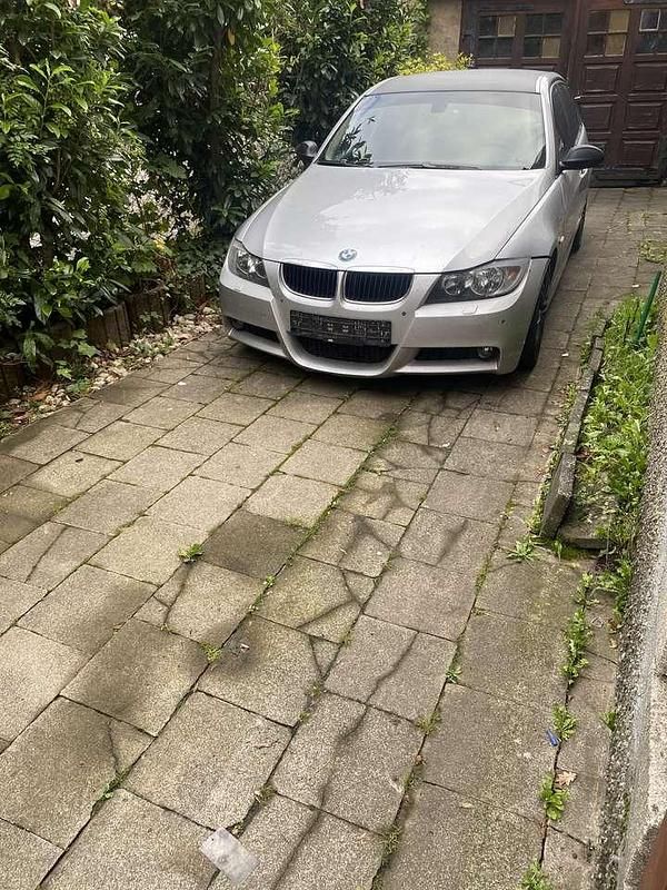 Grau Gebraucht 2007 BMW 318 Limousine | 2.700 € (Guter Preis) - Bild 1/4