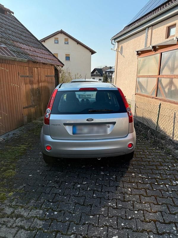 Gebraucht Ford Fiesta 69 PS (50 kW) 2007 Silber Kleinwagen