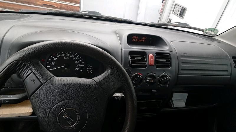 Gebraucht Opel Agila 45 PS (33 kW) 2006 Silber Kleinwagen