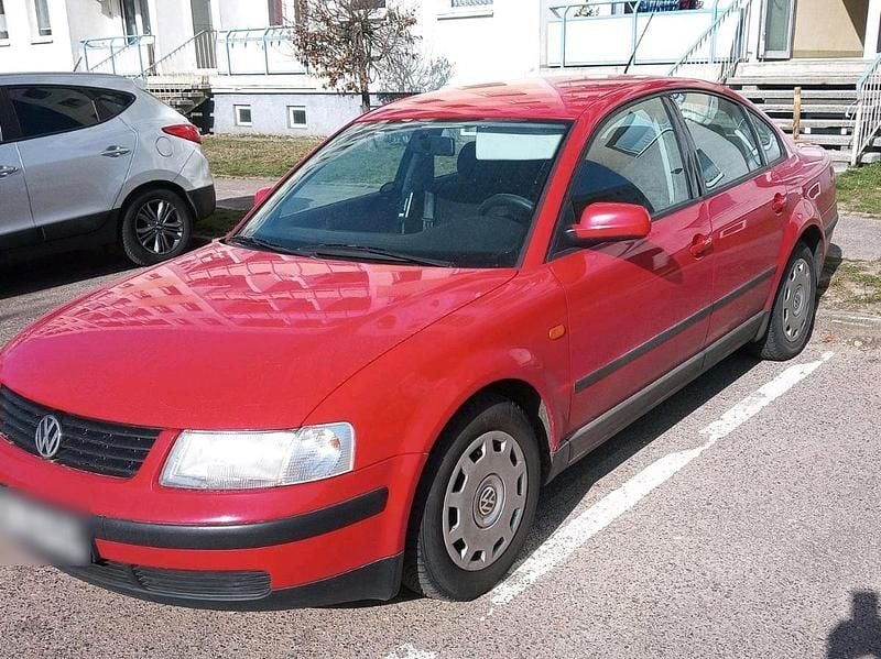 Gebraucht VW Passat 129 PS (94 kW) 1997 Rot Limousine