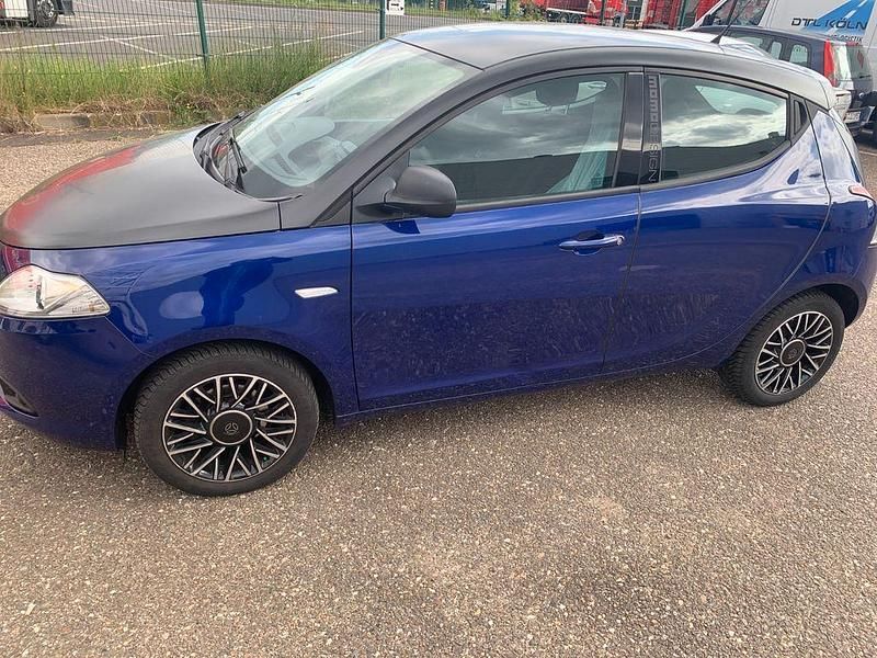 Gebraucht Lancia Ypsilon S 86 PS (63 kW) 2014 Blau Kleinwagen