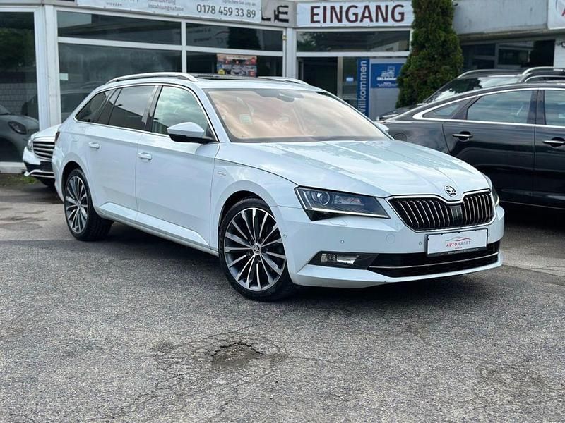 Weiß Gebraucht 2015 Skoda Superb LAURIN & KLEMENT Kombi | 13.500 € (Fairer Preis) - Bild 1/4