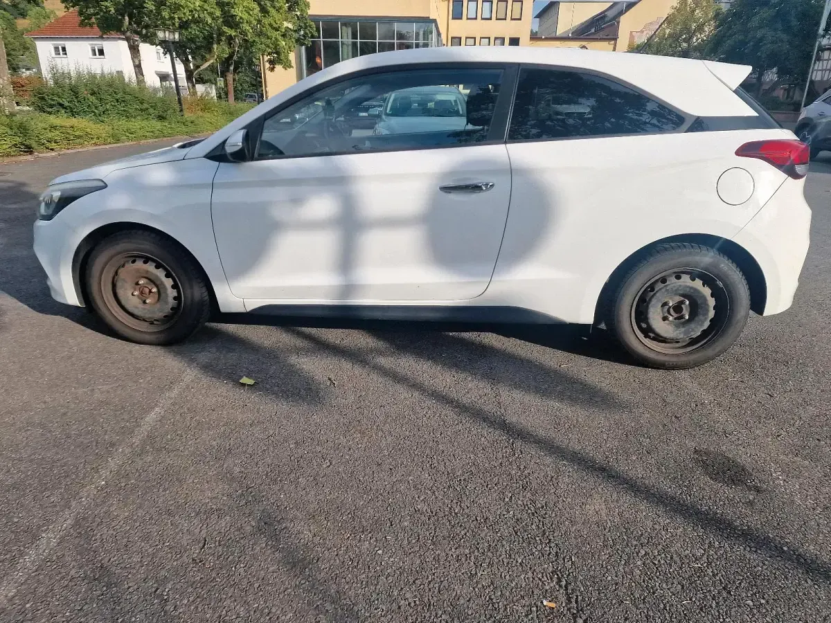 Gebraucht Hyundai i20 101 PS (74 kW) 2015 Weiß Coupé