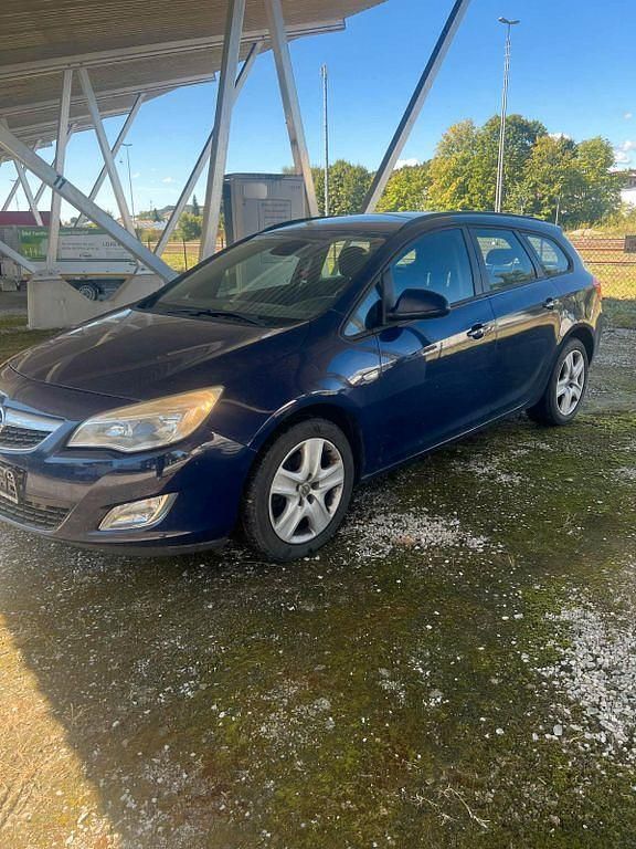 Blau Gebraucht 2012 Opel Astra S Kombi | 2.000 € (Guter Preis) - Bild 1/4
