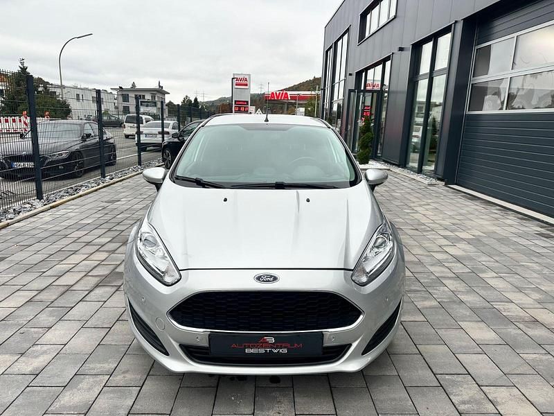 Gebraucht Ford Fiesta Titanium 101 PS (74 kW) 2016 Silber Kleinwagen
