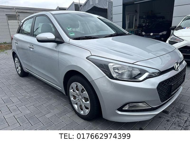 Silber Gebraucht 2018 Hyundai i20 GO! Limousine | 8.400 € (Fairer Preis) - Bild 1/4