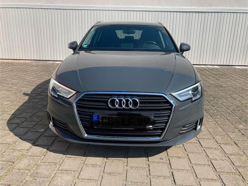 Gebraucht Audi A3 Sport 150 PS (110 kW) 2018 Grau Limousine