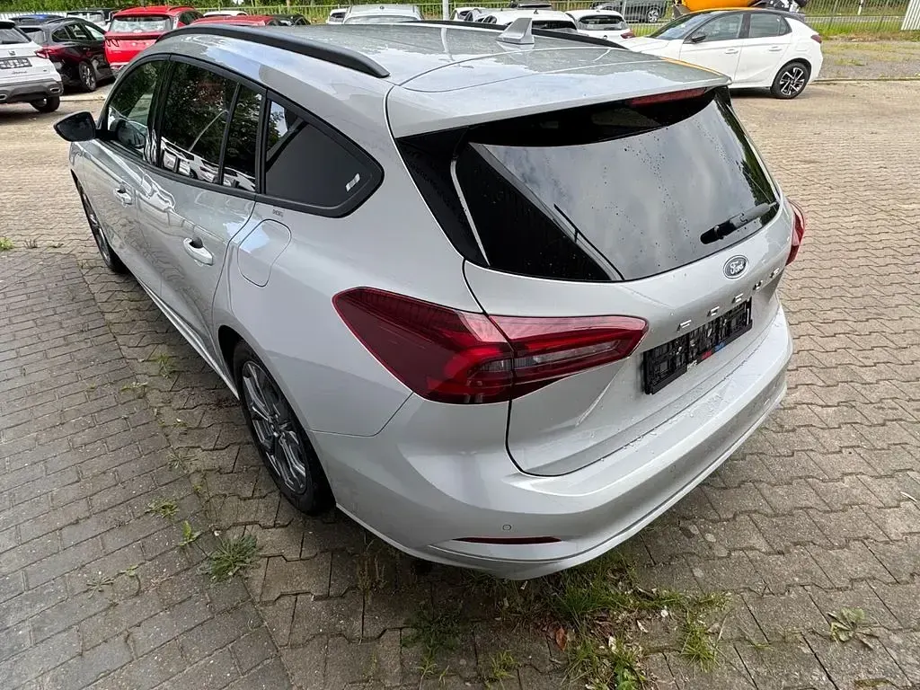 Gebraucht Ford Focus ST-Line X 116 PS (85 kW) 2025 Silber Limousine