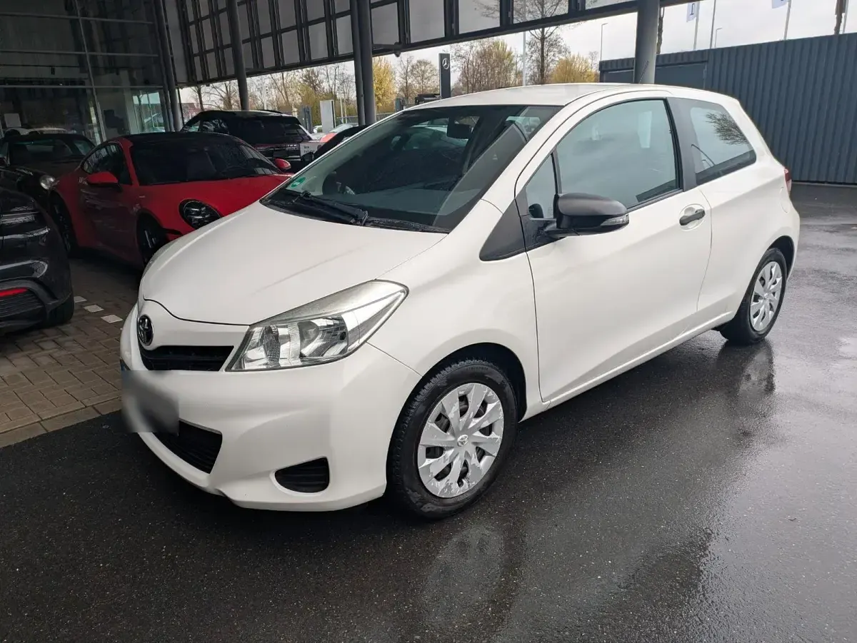 Gebraucht Toyota Yaris Cool 69 PS (50 kW) 2012 Weiß Kleinwagen