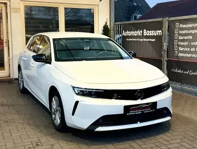 Usata Opel Astra Elegance 174 CV (127 kW) 2022 Andere Utilitaria