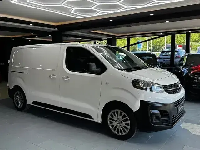 Gebraucht Opel Vivaro-e Combi 120 PS (88 kW) 2022 Weiß Van / Kleinbus